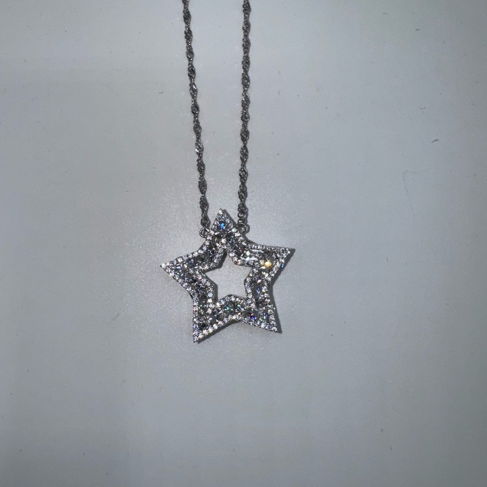 18k 8ct Star Necklace - Picture 7 of 10